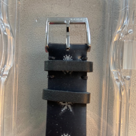 Authentic New GUCCI G-Timeless Bee and Star Motif Black Dial Leather Strap main image 8